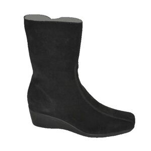 La CANADIENNE Classic Black Suede Wedges